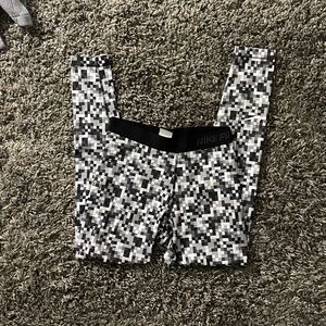 NIKE PRO LEGGINGS